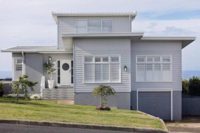Elegant Home with Coastal Views, Devonport